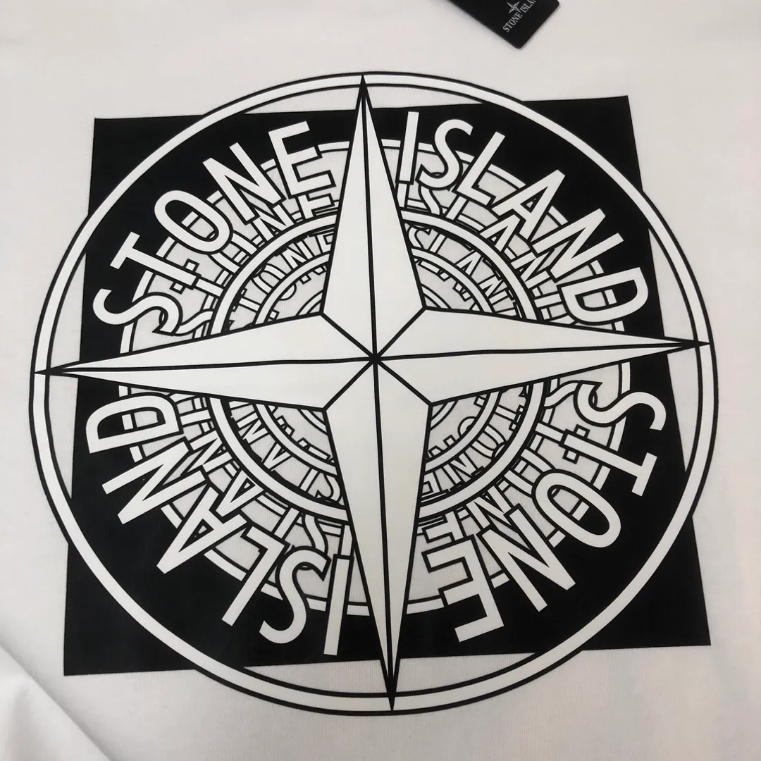 P180 Stone Island 2025 latest T-shirt, couple style ~ original order, fashionable and casual short T-shirt, specially made of customized cotton fabric ~ 100% cotton T-shirt ~ pre-washed to prevent deformation and shrinkage problem, more comfortable and breathable on the body ~ all available from stock ~ unique design style, trendy must-have item, complete with three standards 👍 Color: black/white/coffee Size: S M L XL (larger version Please state your height and weight when placing an order)